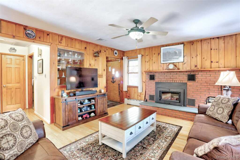 310 Mountain Road, New City, NY 10956 - Photo 7 of 27