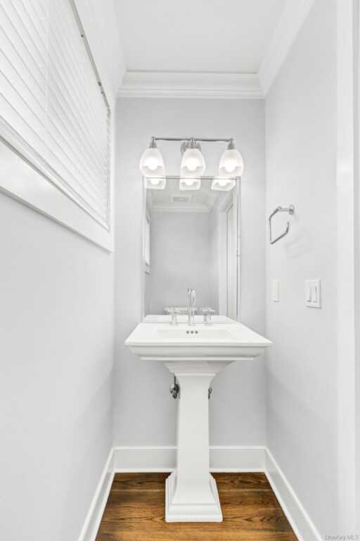 21 Honeysuckle Lane, Rye, NY 10573 - Photo 12 of 50