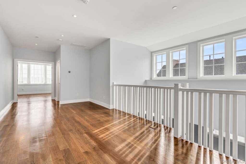 21 Honeysuckle Lane, Rye, NY 10573 - Photo 20 of 50