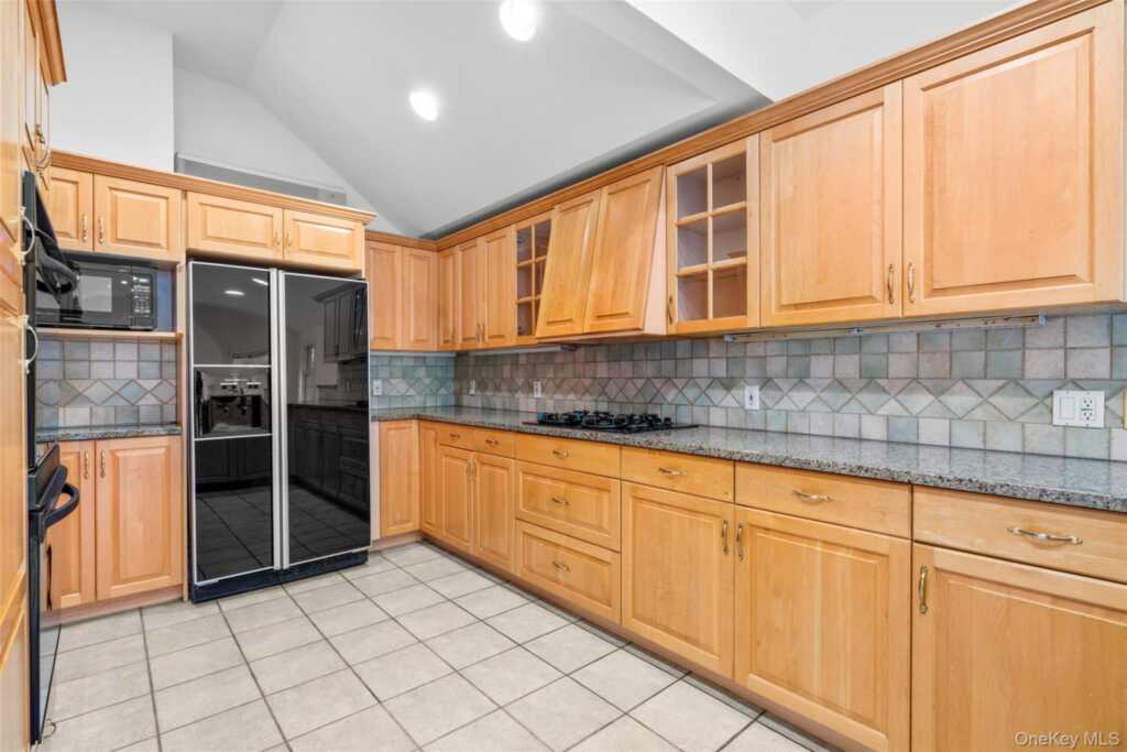 1 Beech Road, New Rochelle, NY 10804 - Photo 12 of 34