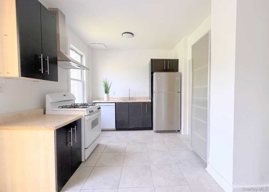 35 7th Street, New Rochelle, NY 10801 - Photo 9 of 18