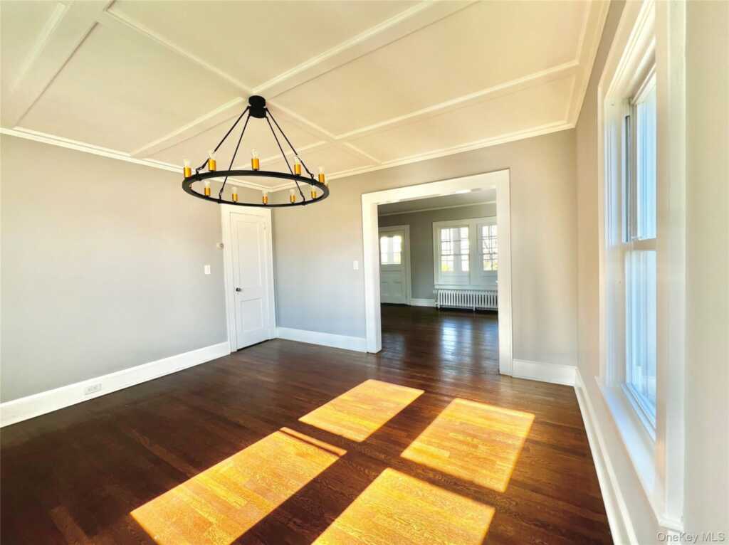 10 Irenhyl Avenue, Rye, NY 10573 - Photo 4 of 19