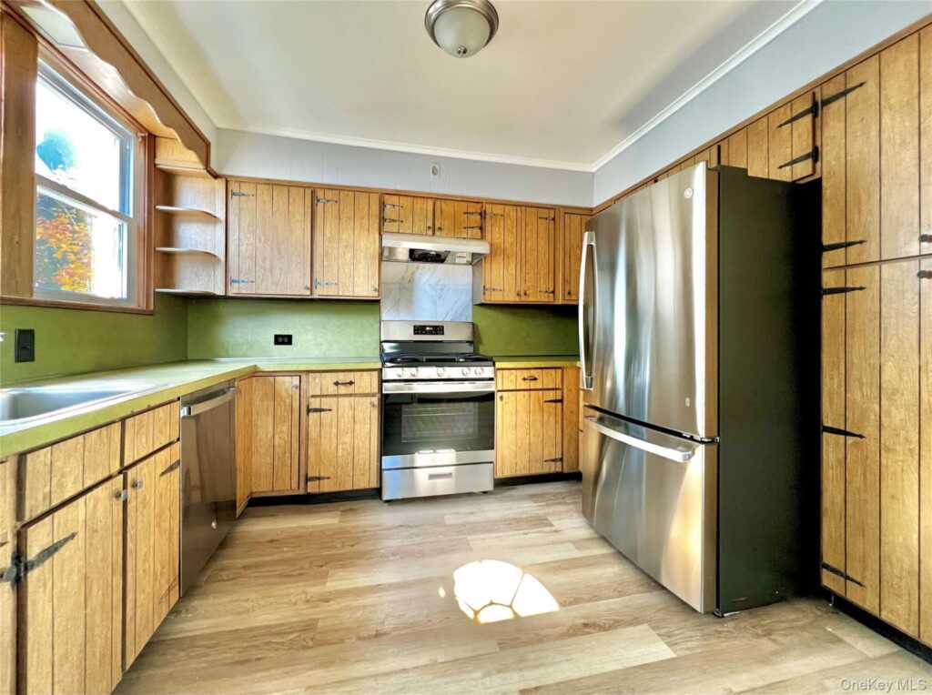 10 Irenhyl Avenue, Rye, NY 10573 - Photo 5 of 19