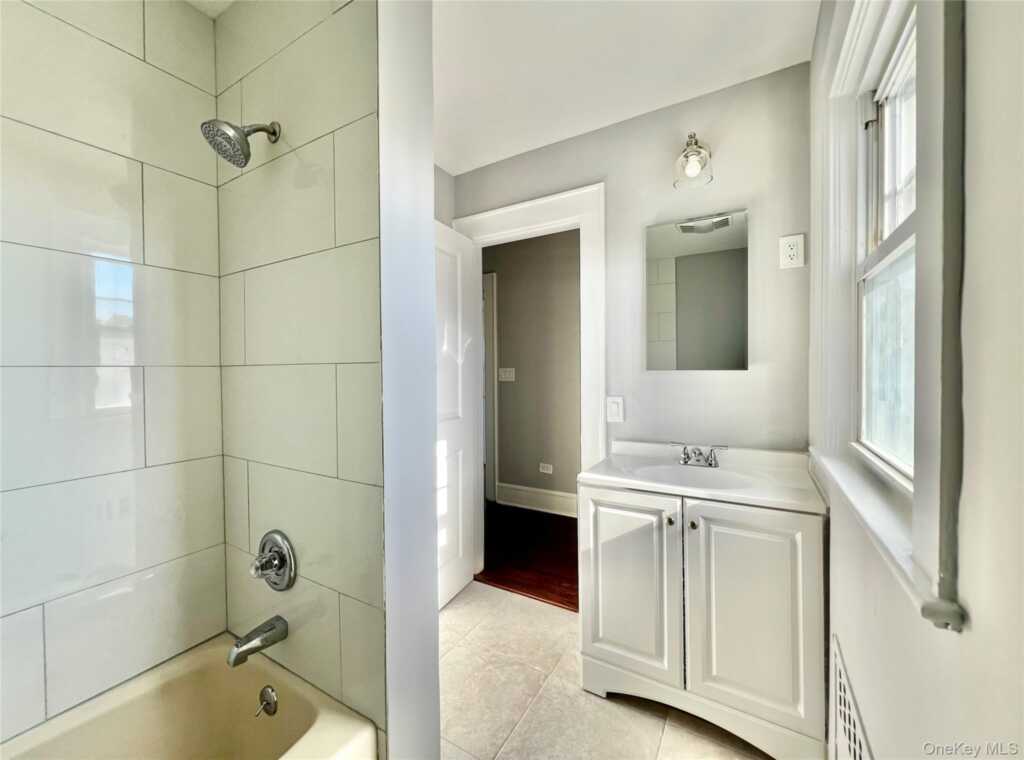 10 Irenhyl Avenue, Rye, NY 10573 - Photo 7 of 19