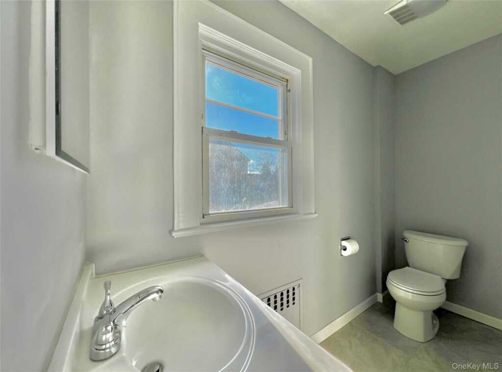 10 Irenhyl Avenue, Rye, NY 10573 - Photo 8 of 19