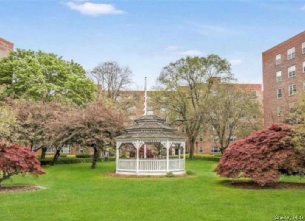 230 Pelham Road, Unit #6F, New Rochelle, NY 10805 - Photo 24 of 28