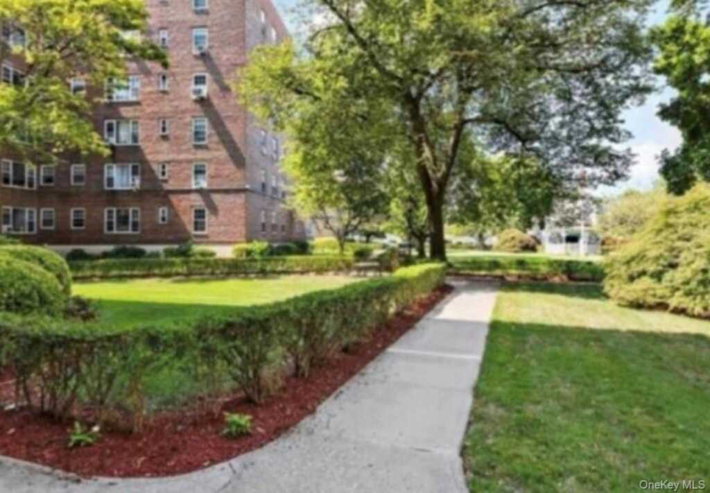 230 Pelham Road, Unit #6F, New Rochelle, NY 10805 - Photo 26 of 28