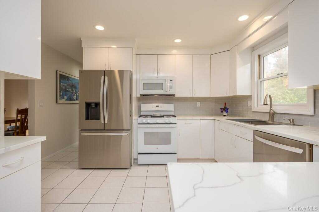 3 Spirea Lane, New City, NY 10956 - Photo 10 of 45