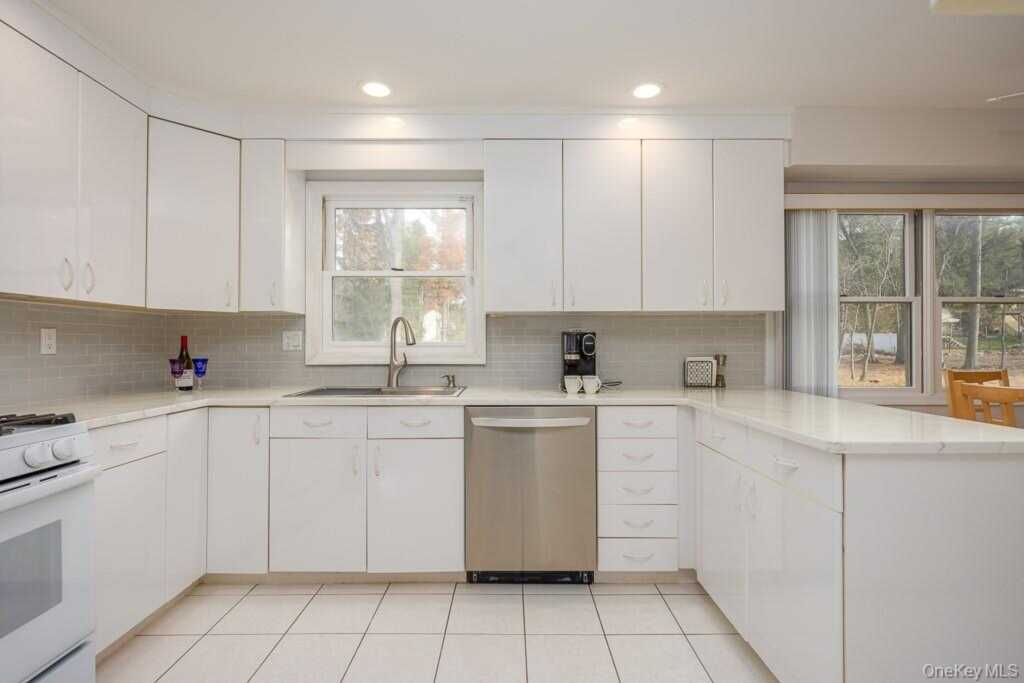 3 Spirea Lane, New City, NY 10956 - Photo 8 of 45