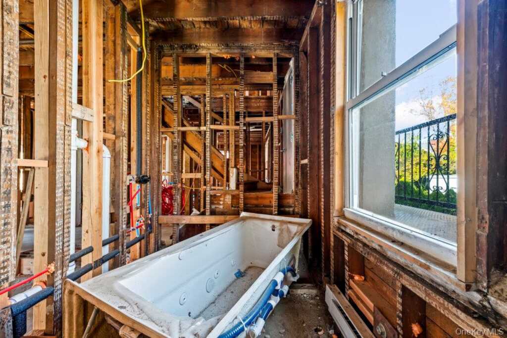 162 Old Mamaroneck Road, White Plains, NY 10605 - Photo 10 of 22