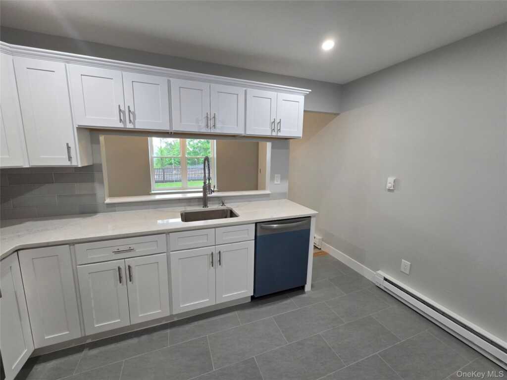 548 Sierra Vista Lane, Valley Cottage, NY 10989 - Photo 12 of 30