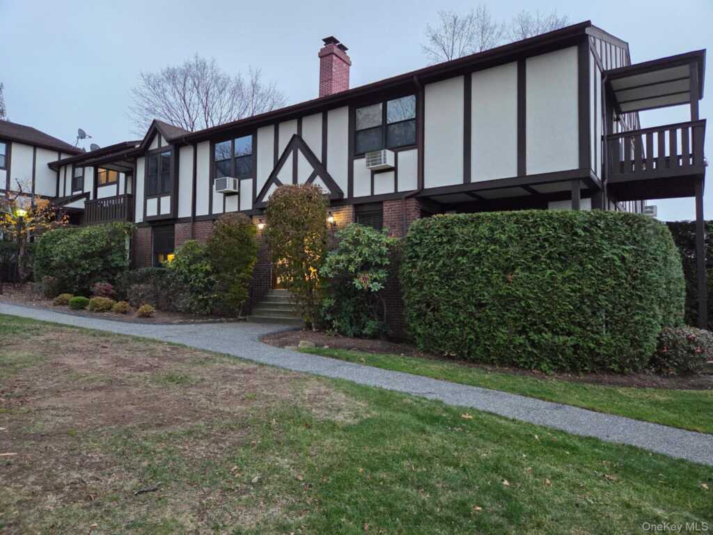 548 Sierra Vista Lane, Valley Cottage, NY 10989 - Photo 2 of 30