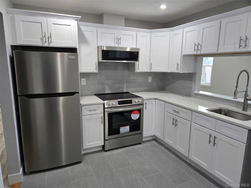 548 Sierra Vista Lane, Valley Cottage, NY 10989 - Photo 8 of 30