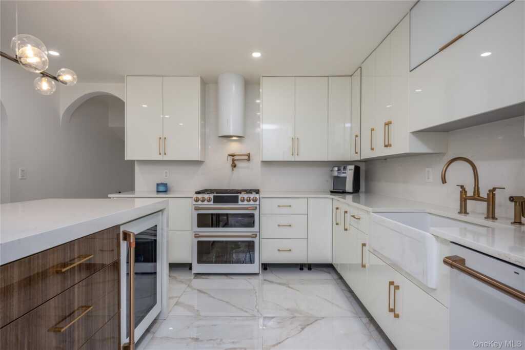 79 Tennyson Drive, Nanuet, NY 10954 - Photo 13 of 39