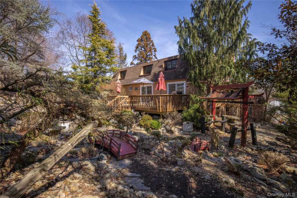 79 Tennyson Drive, Nanuet, NY 10954 - Photo 35 of 39