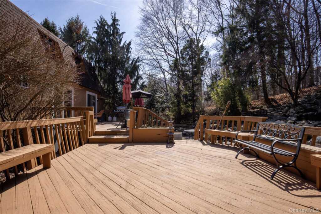 79 Tennyson Drive, Nanuet, NY 10954 - Photo 37 of 39