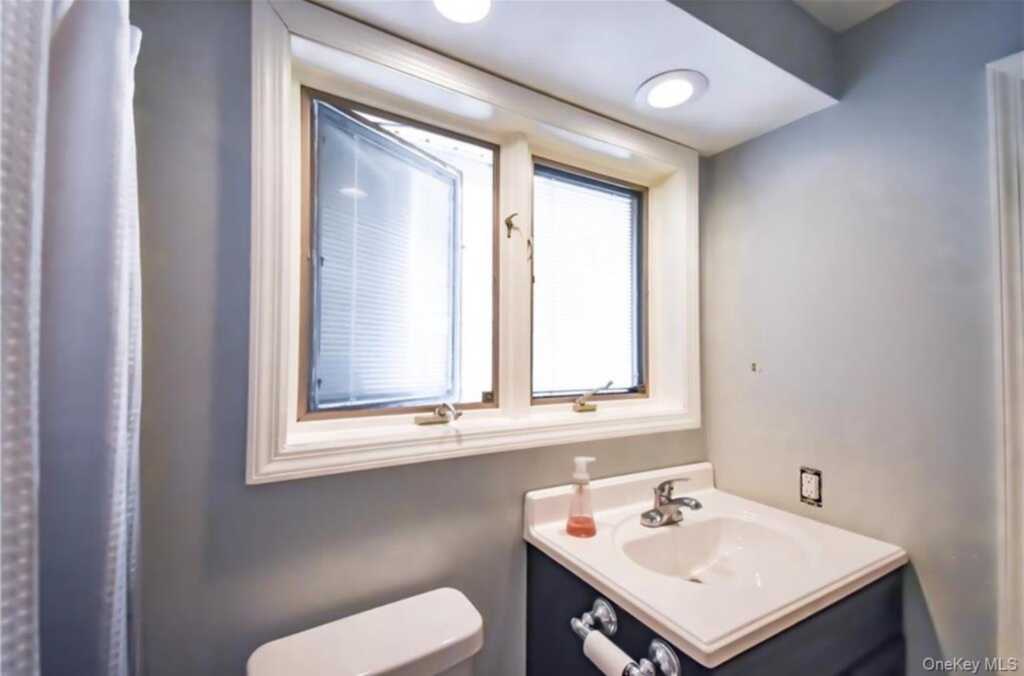 85 Grand Avenue, Pearl River, NY 10965 - Photo 17 of 31