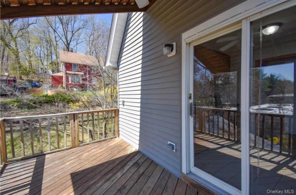 85 Grand Avenue, Pearl River, NY 10965 - Photo 5 of 31