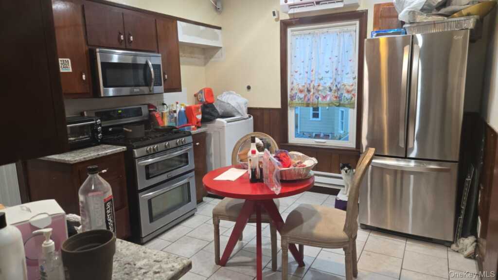 222 Lockwood Avenue, New Rochelle, NY 10801 - Photo 3 of 8