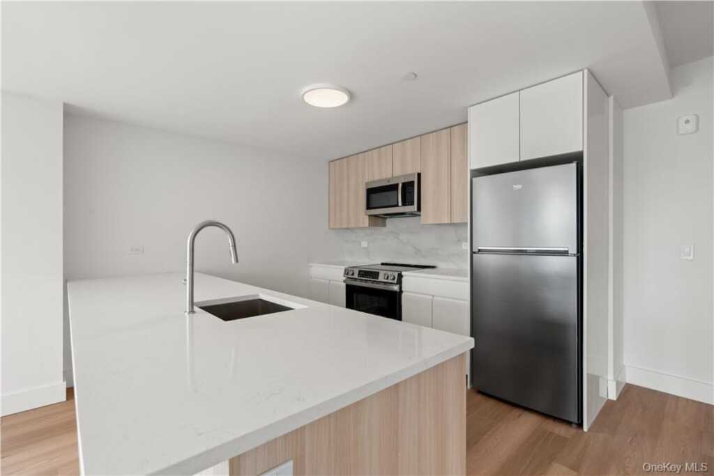 Ten Lyon Place, Unit #2L, White Plains, NY 10601 - Photo 4 of 22