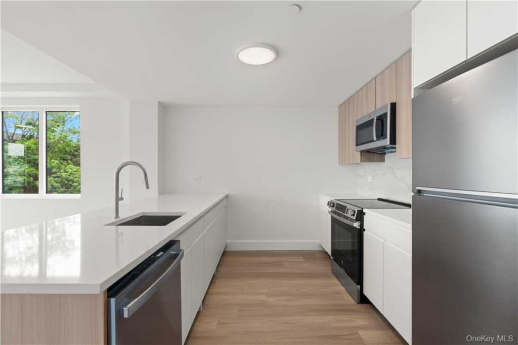 Ten Lyon Place, Unit #2L, White Plains, NY 10601 - Photo 5 of 22