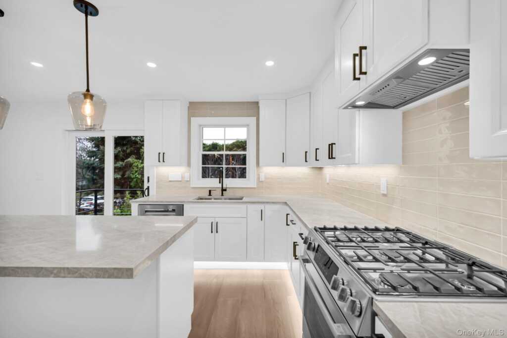 82 Seton Drive, New Rochelle, NY 10804 - Photo 16 of 50