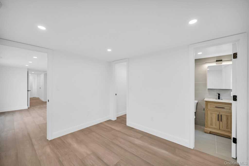 82 Seton Drive, New Rochelle, NY 10804 - Photo 39 of 50