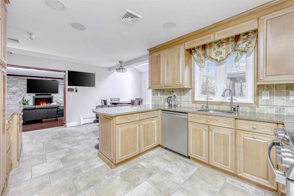 20 Lafayette Drive, New City, NY 10956 - Photo 10 of 35