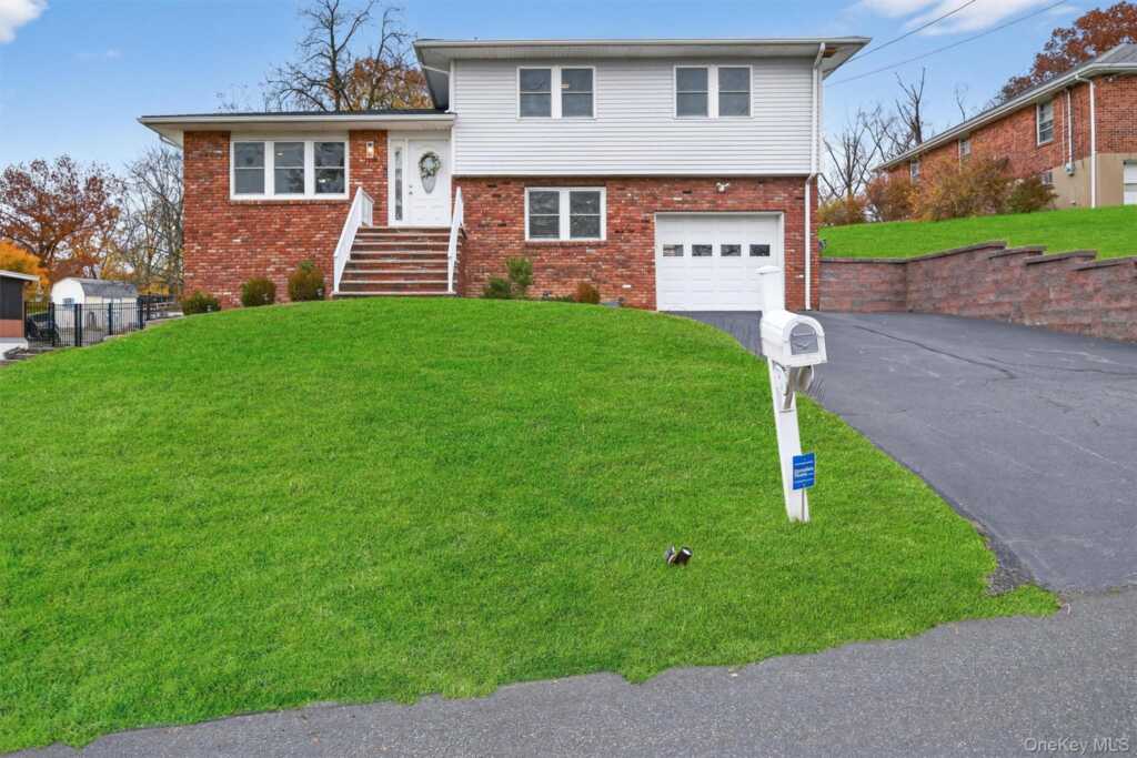 3 Georgian Drive, Stony Point, NY 10980 - Photo 2 of 33