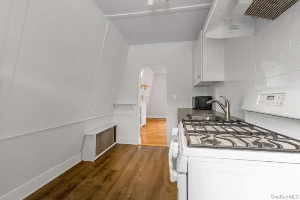 46 Voorhis Avenue, Unit #3, Nyack, NY 10960 - Photo 7 of 18