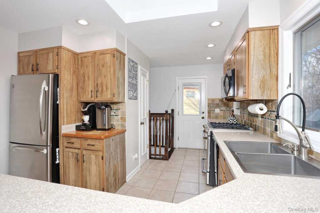 19 Augur Road, Suffern, NY 10901 - Photo 10 of 35