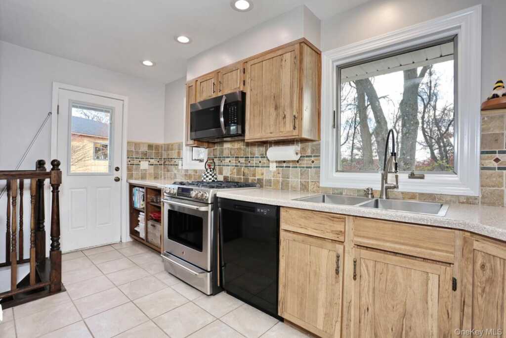 19 Augur Road, Suffern, NY 10901 - Photo 9 of 35