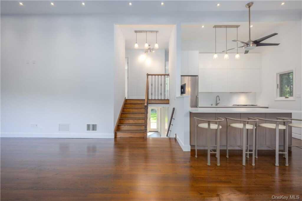 691 Wilmot Road, New Rochelle, NY 10583 - Photo 11 of 29