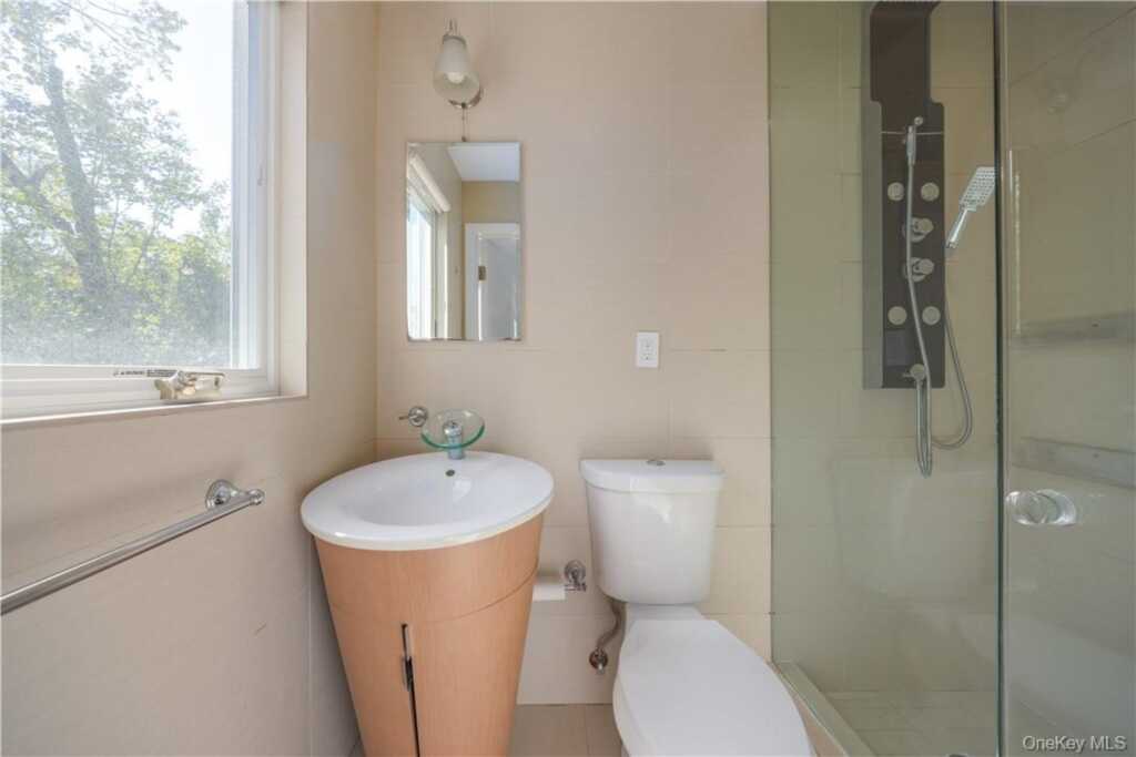 691 Wilmot Road, New Rochelle, NY 10583 - Photo 19 of 29