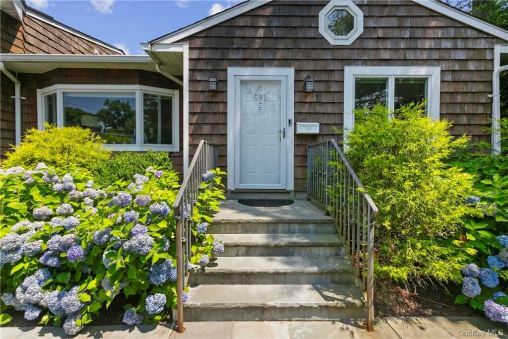 691 Wilmot Road, New Rochelle, NY 10583 - Photo 2 of 29