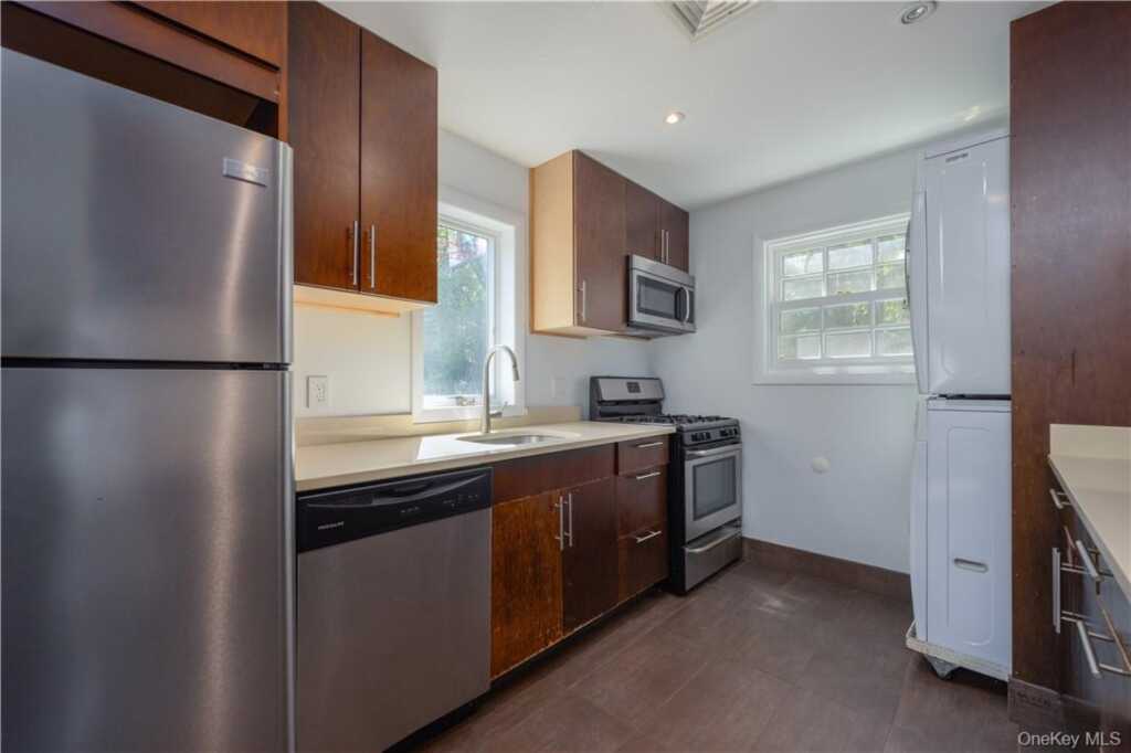 691 Wilmot Road, New Rochelle, NY 10583 - Photo 23 of 29