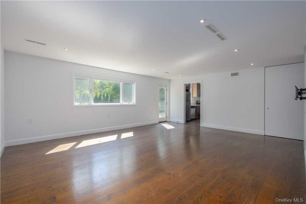 691 Wilmot Road, New Rochelle, NY 10583 - Photo 26 of 29