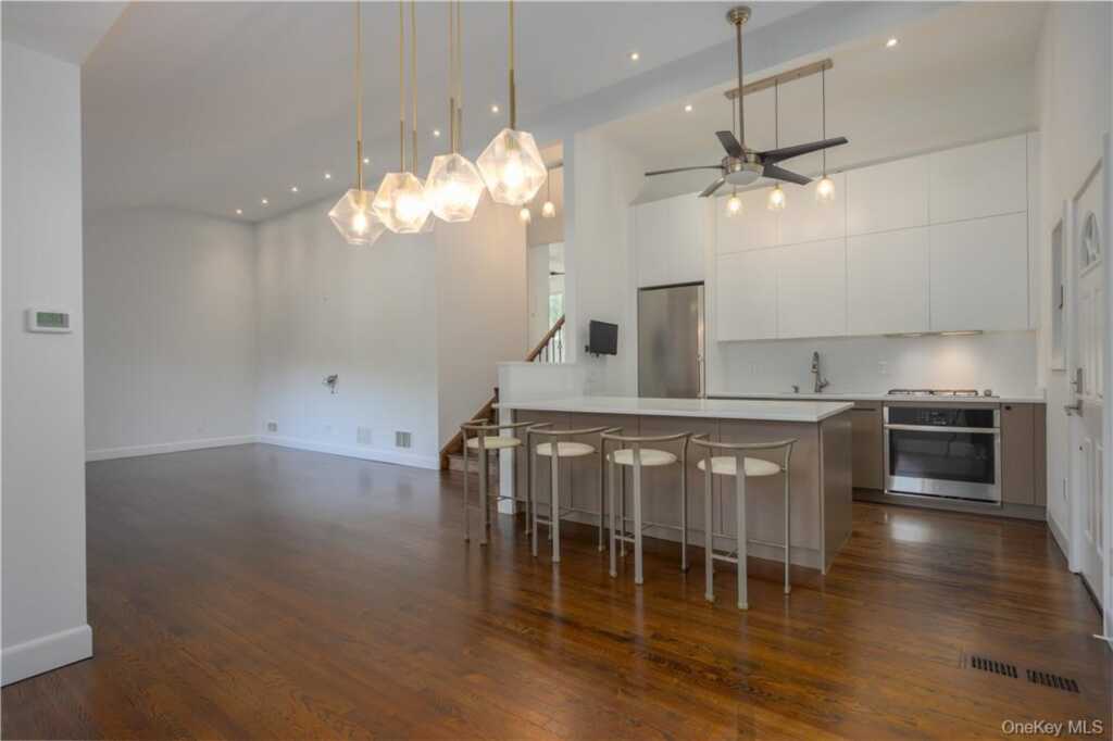 691 Wilmot Road, New Rochelle, NY 10583 - Photo 6 of 29