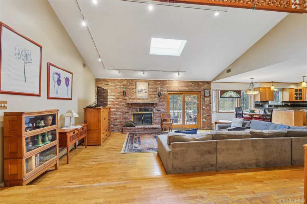 23 Hallmark Drive, New City, NY 10956 - Photo 10 of 39