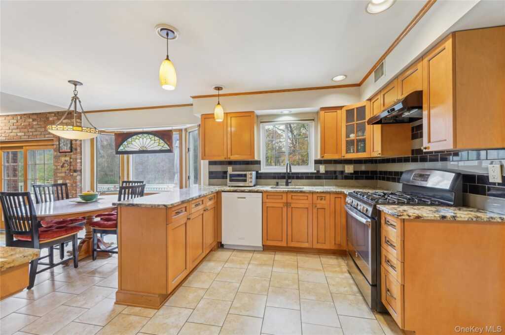 23 Hallmark Drive, New City, NY 10956 - Photo 14 of 39