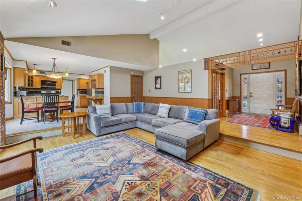 23 Hallmark Drive, New City, NY 10956 - Photo 3 of 39