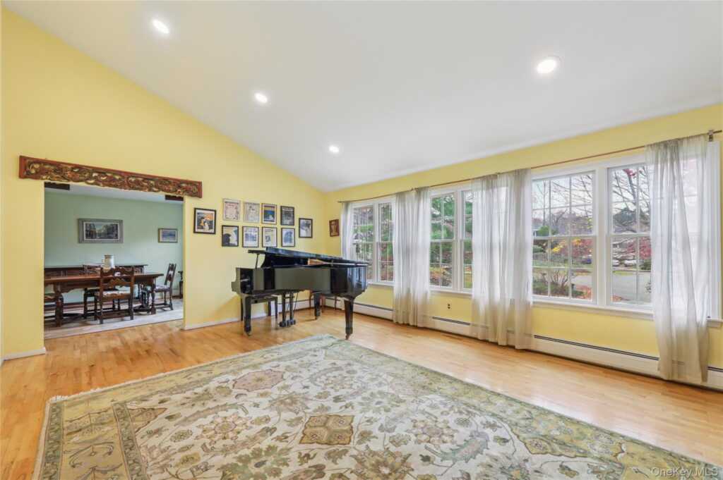 23 Hallmark Drive, New City, NY 10956 - Photo 5 of 39