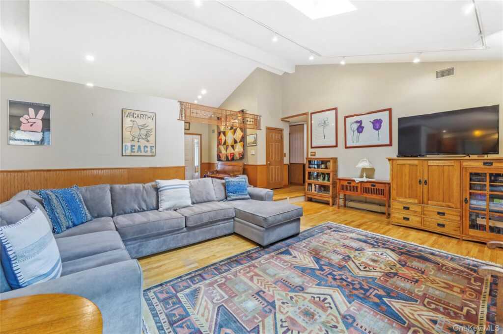 23 Hallmark Drive, New City, NY 10956 - Photo 8 of 39