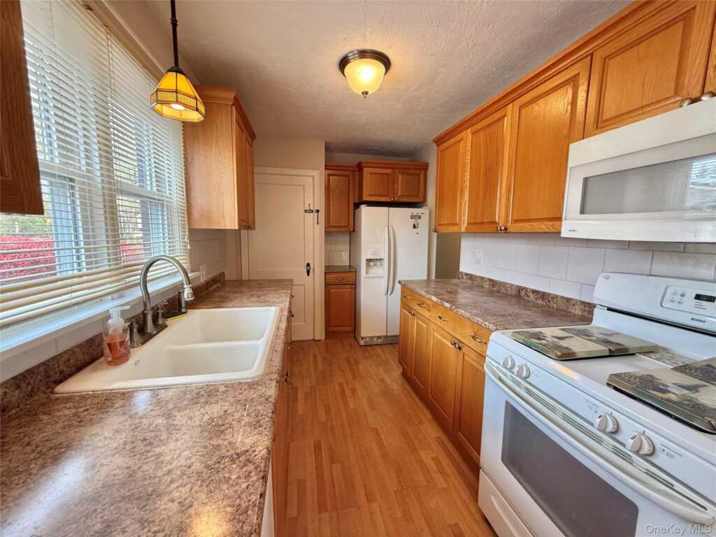 10 Cottage Avenue, Nanuet, NY 10954 - Photo 17 of 23