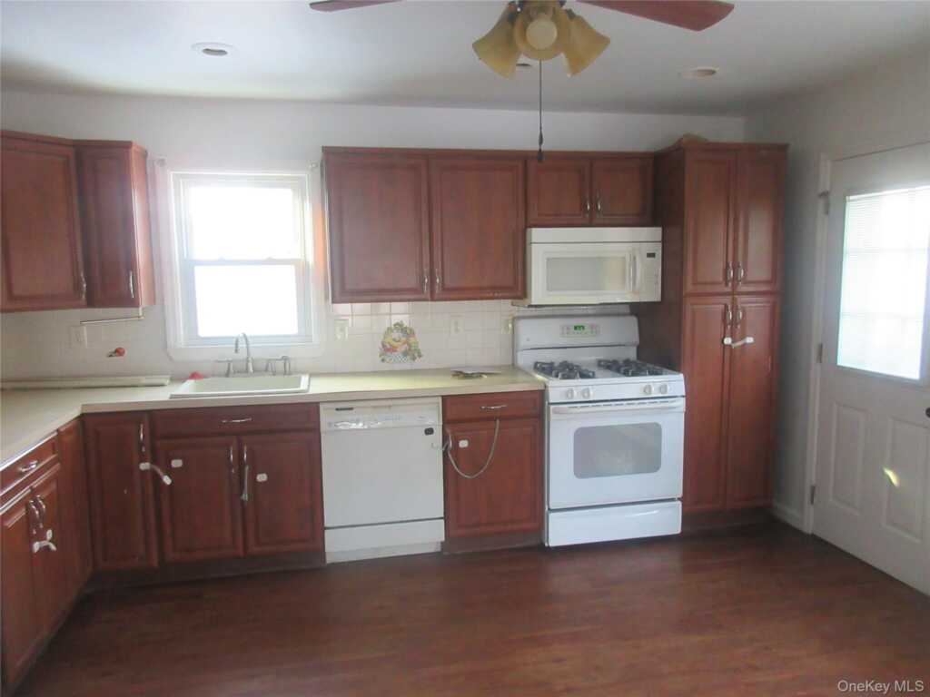 137 Central Highway, Stony Point, NY 10980 - Photo 8 of 29