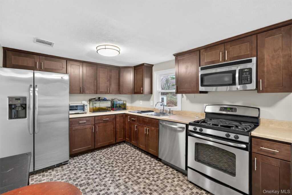 161 Wayne Avenue, Stony Point, NY 10980 - Photo 12 of 26