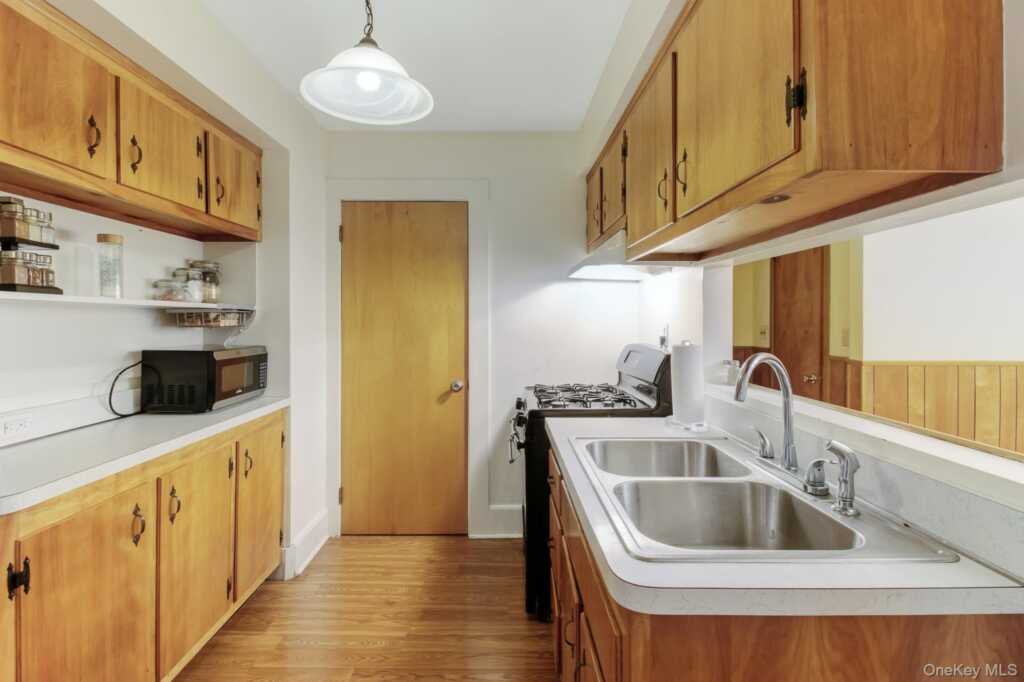 23 Airmont Road, Suffern, NY 10901 - Photo 3 of 14