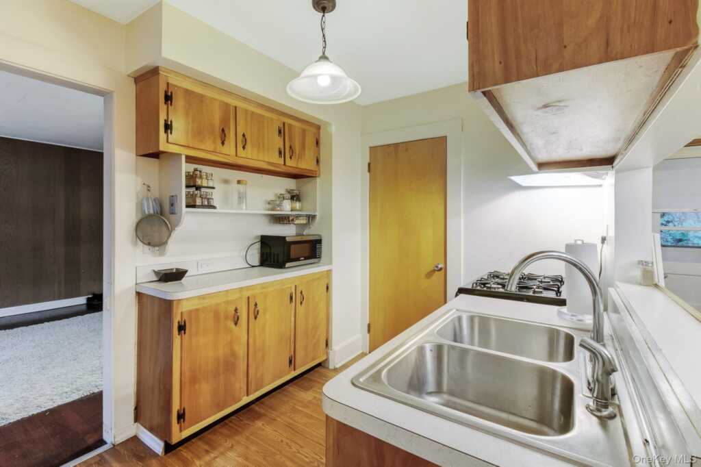 23 Airmont Road, Suffern, NY 10901 - Photo 4 of 14