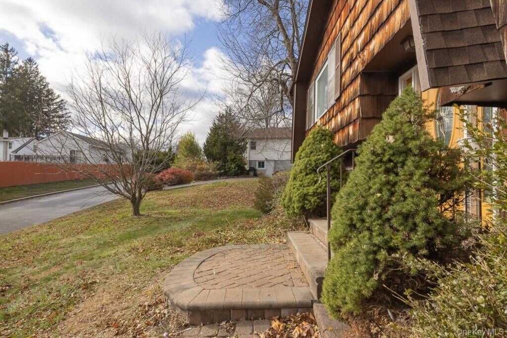 2 Deborah Lane, Valley Cottage, NY 10989 - Photo 2 of 20