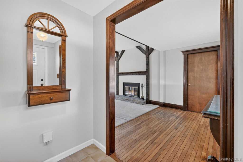 165 Wayne Avenue, Suffern, NY 10901 - Photo 4 of 38